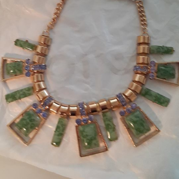 BRAND NEW ** BEAUTIFUL STATEMENT NECKLACE - Picture 1 of 1